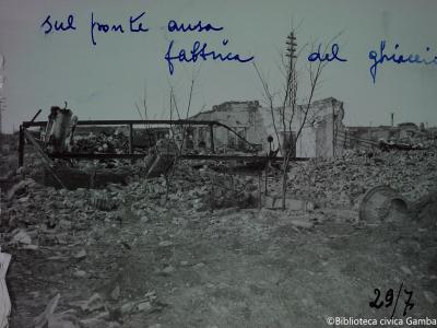 Rimini, Ponte sull'Ausa, fabbrica del ghiaccio, 1944 (Foto Moretti Film, album dei provini)