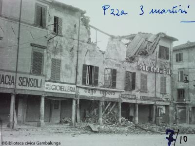 Rimini, Piazza Tre Martiri, 1944 (Foto Moretti Film, album dei provini)