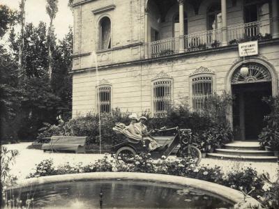 1906. Appartamenti ammobiliati da affittare (sezione Si comincia!) fotografia da Fondo Luigi Pasquini